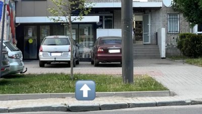 У Львові водії паркуються на тротуарах (ФОТО)