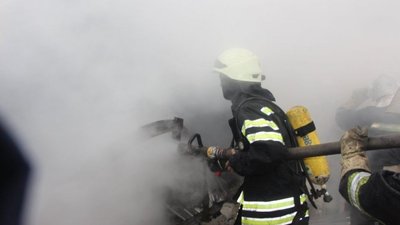 У Ходорові, під час пожежі у багатоповерхівці, врятували  матір з двома дітьми