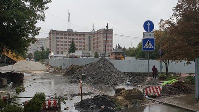 У Садового вимагають нарешті завершити ремонт вулиці (ФОТО, ВІДЕО)