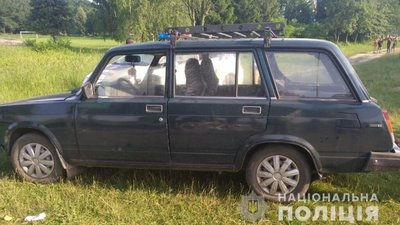 У Львівській області на березі озера нетверезий водій наїхав на двох відпочивальників