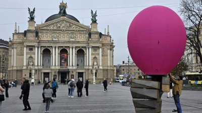 У центрі Львова поставили бульбашку