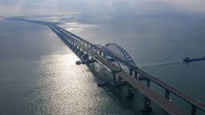 Чому ще рано завдавати ударів по Кримському мосту: відповідь експерта