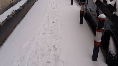 У Львові городяни скаржаться, що під час снігопаду не розчищають вулиці міста (ФОТО)