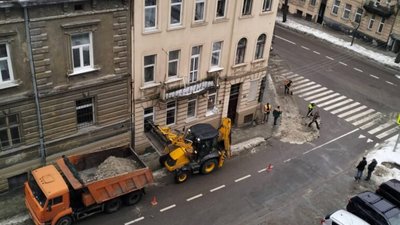 У Львові комунальники нарешті розчищають сніг