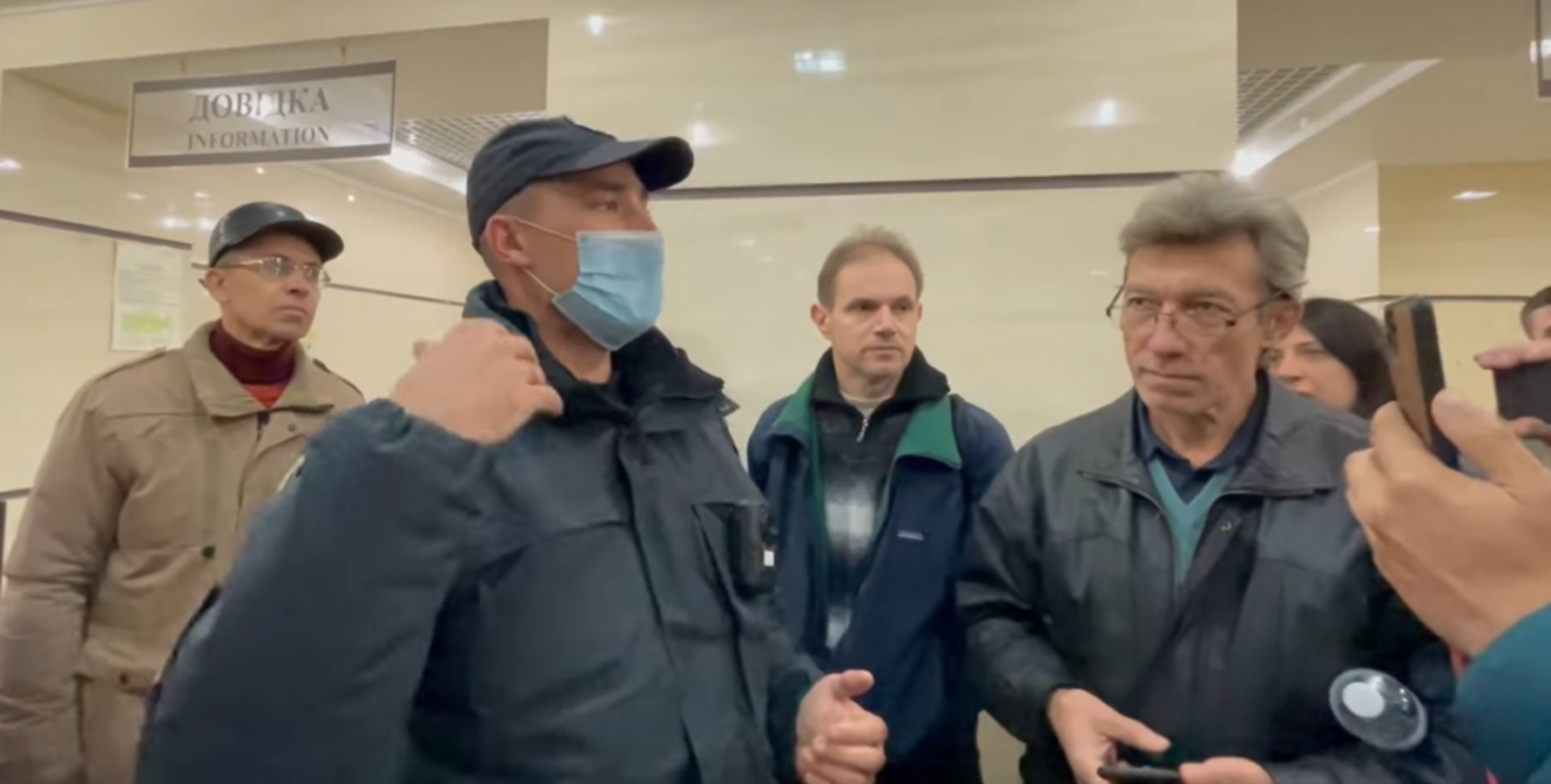 «Фанати» антивакцинатора Стахіва заблокували приймальню «швидкої»
