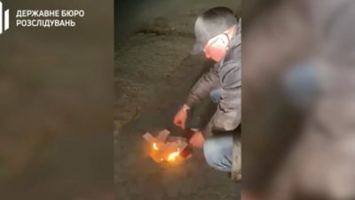 Росіянин знищив свій паспорт РФ, на знак протесту проти дій Путіна (ВІДЕО)