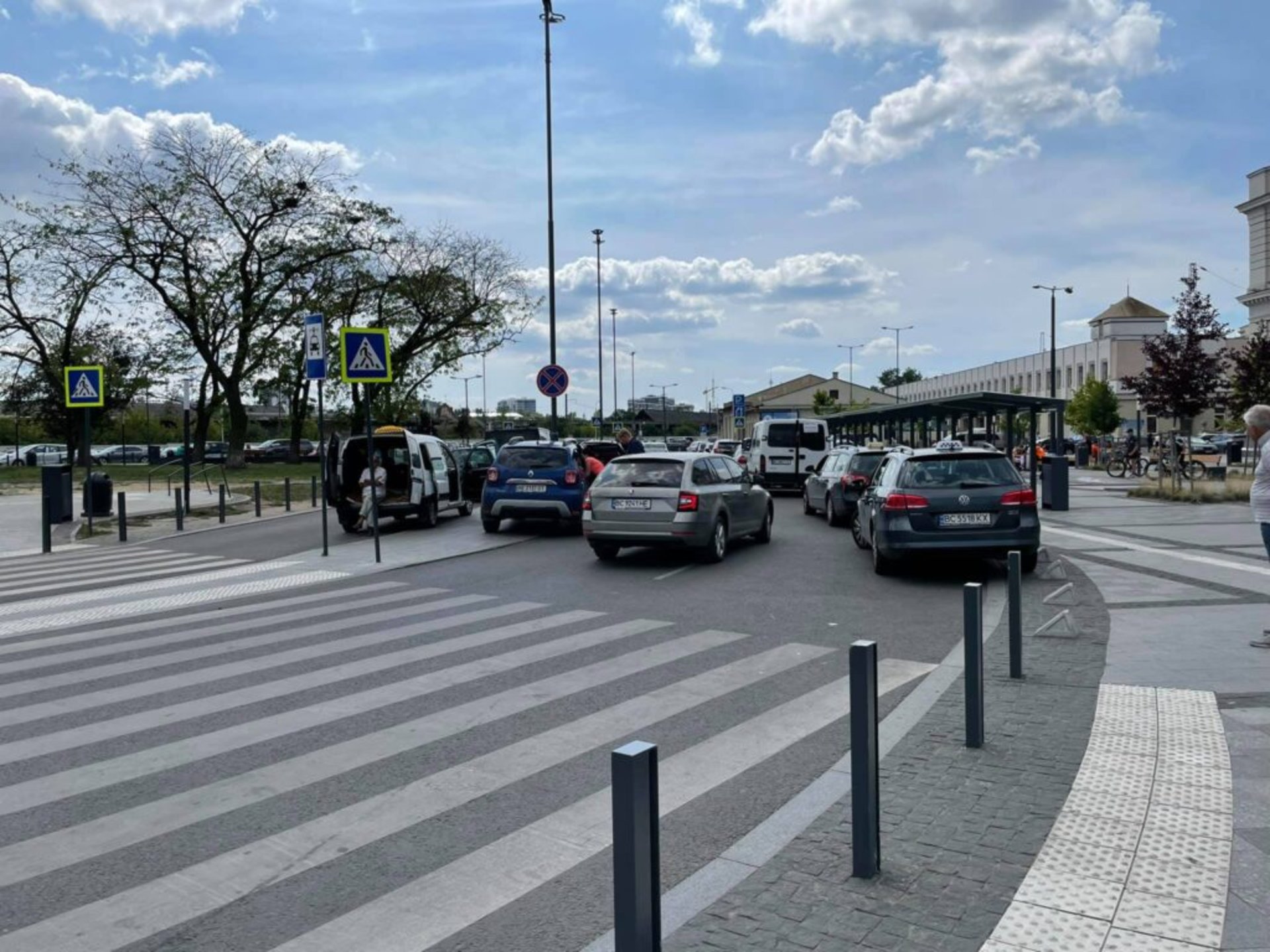 У Львові біля головного залізничного вокзалу почали штрафувати водіїв, фото Зручне місто