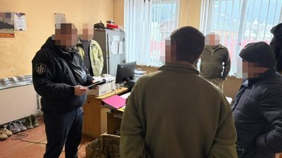 Працівник ТЦК на Івано-Франківщині знущався з військовозобов’язаних