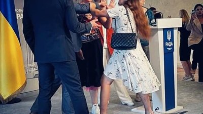 Ірма Крат напала на "Слугу народу" Потураєва прямо у Верховній Раді (ВІДЕО)