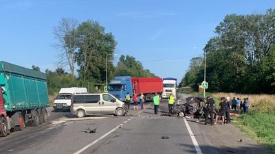 На Львівщині через смертельну ДТП утворився значний затор (ФОТО)