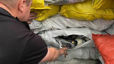 На кордоні із Польщею вилучили понад 1000 пар контрабандного взуття (ФОТО)