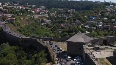 До Почаївської лаври рухається кількатисячна колона прочан (ВІДЕО)