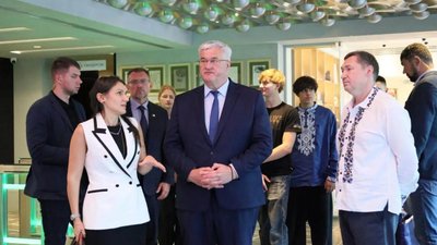 Міністр закордонних справ Андрій Сибіга відвідав Zenyk Art Gallery