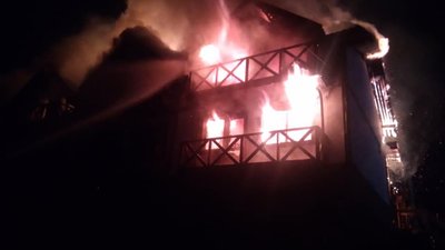 У Буковелі з палаючого готелю врятували 25 людей (ФОТО)