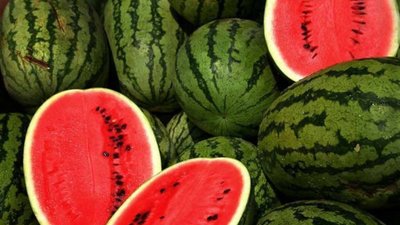 Солодка небезпека: медики закликають львів’ян не купувати ранніх кавунів