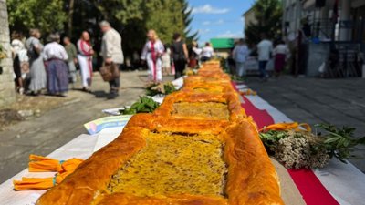 На Львівщині спекли найдовший пиріг