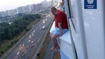 Почувши історію життя патрульного поліцейського - киянин відмовився вчиняти самогубство (ФОТО)