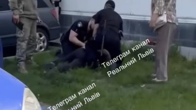 У Львові на вулиці мобілізували чоловіка (ВІДЕО)