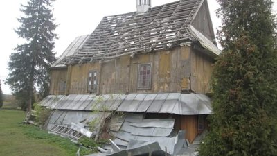 На Львівщині руйнується старовинна дерев'яна церква