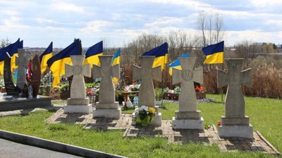 У суботу в Дрогобичі та в Стебнику відбудуться поминальні панахиди на могилах полеглих Героїв