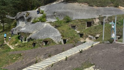 На території Стільського городища "охороняють" скульптуру Матері Божої (ФОТОРЕПОРТАЖ)