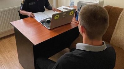 Привласнив гроші та телефон: у Львові судитимуть підозрюваного у шахрайстві