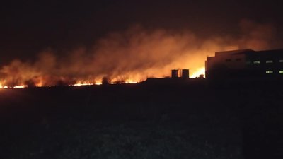 Біля Львова горіла суха трава (ФОТО, ВІДЕО)