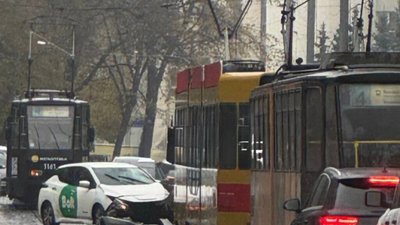 У Львові автомобіль таксі потрапив у аварію
