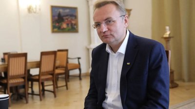 Скандальний заступник Садового Любомир Зубач підтримав будівництво паркінгу на Міцкевича