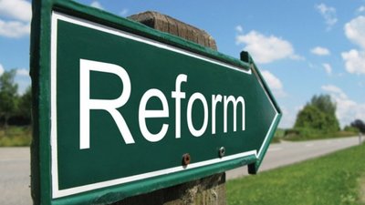 Опитування: Більшість українців не хочуть реформ, ухвалених у 2017-му