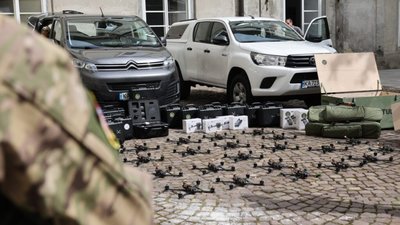 Дрони, РЕБ-системи та автомобілі передали військовим від громади Львова