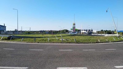 У Львові водій протаранив кільце (ФОТО, ВІДЕО)