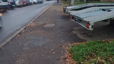 У Львові в улюбленому районі Садового просять встановити стовпчики