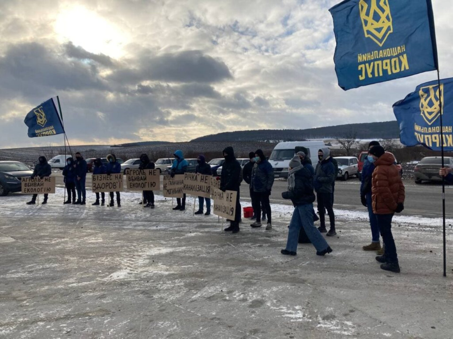 На Львівщині птахоферма шкодить довкіллю, фото Національний корпус у Львівській області