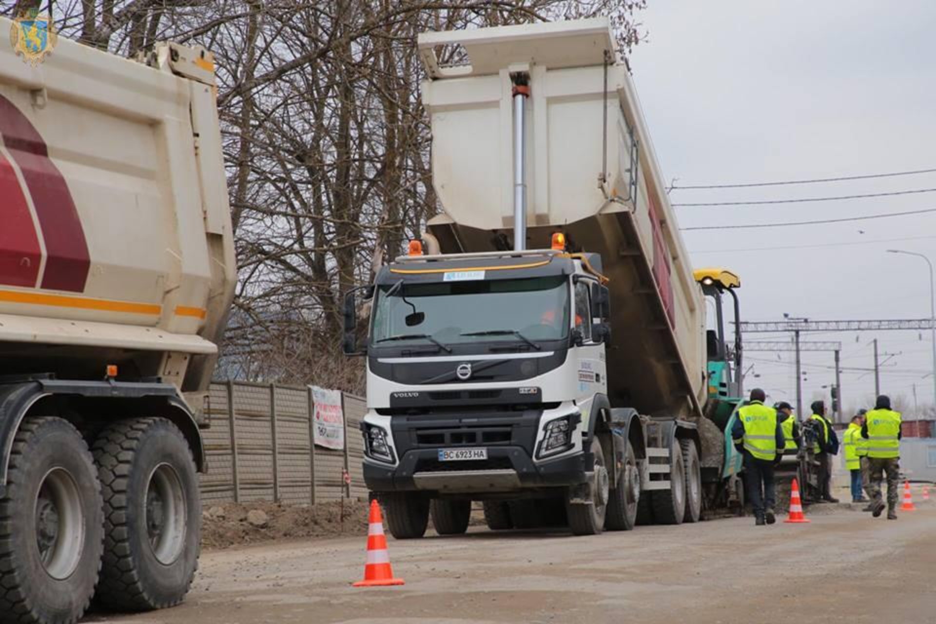 Гройсман оглянув ремонт автомобільної дороги "Львів-Пустомити-Меденичі". Фото прес-служба ЛОДА