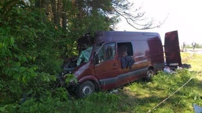 На Львівщині під час зіткнення мікроавтобуса з вантажівкою загинуло шестеро людей, ще троє травмовано