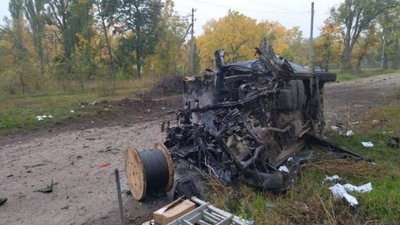 На Сумщині авто підірвалось на ворожій міні: є загиблий та поранені