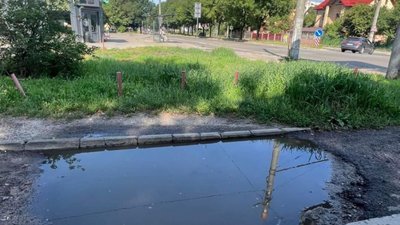 У Львові мешканцям спального району потрібно навчитись плавати