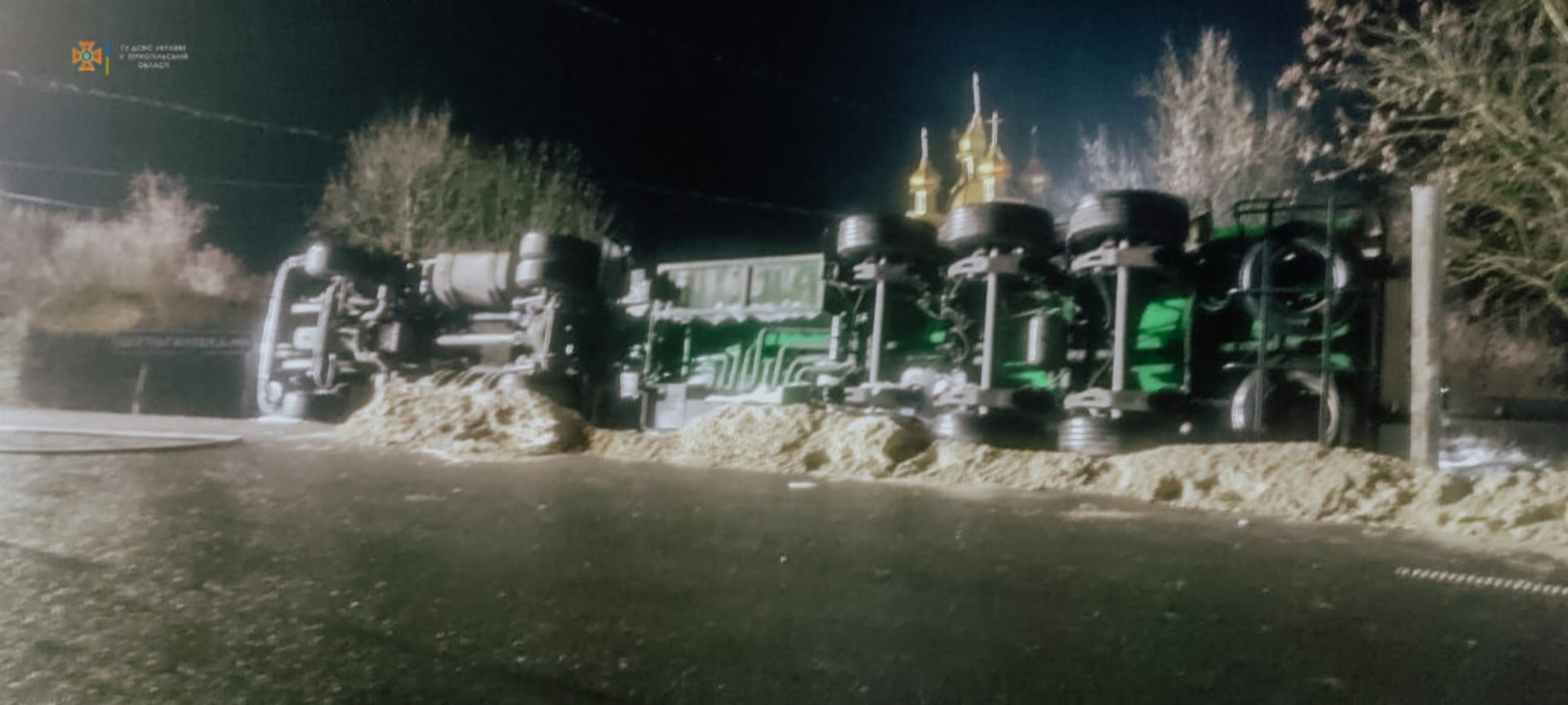 На Тернопільщині перекрили міжнародну трасу, фото ДСНС
