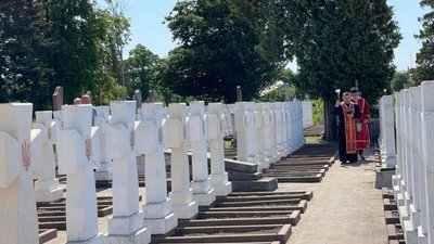 У Стрию відновили знищені вандалом хрести Січовим Стрільцям
