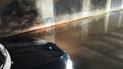У Львові затопило гаражний кооператив