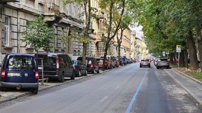 У Львові водіям не подобається синя фарба урбаністів
