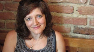 Вражена вірусом, що його активізувала війна