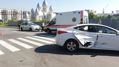 У Трускавці на перехресті зіткнулись автомобілі (ФОТО)