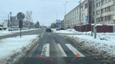 У Львові комунальники досі не прибирали пішохідні переходи (ФОТО)