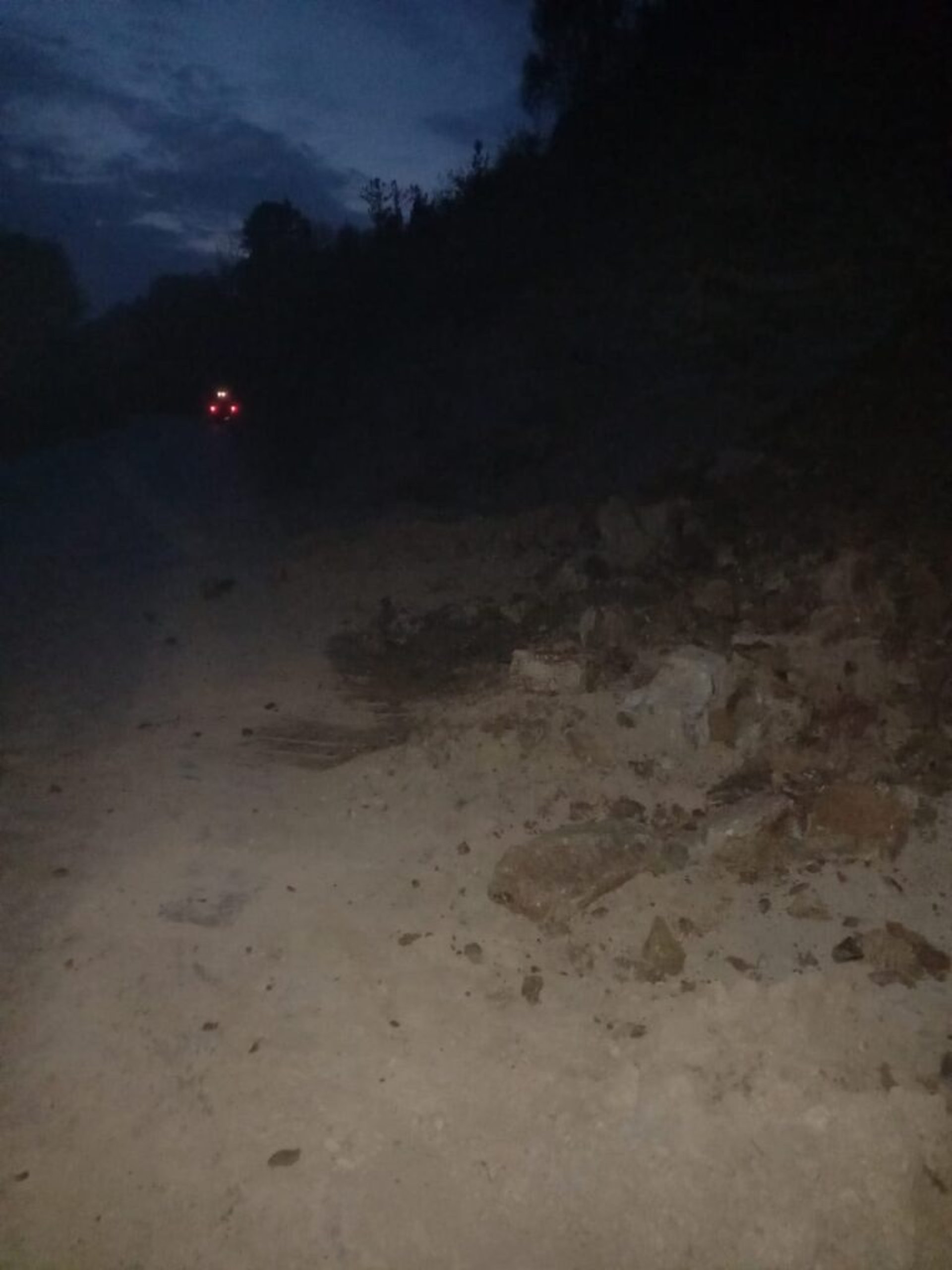 На Львівщині на дорозі стався обвал ґрунту