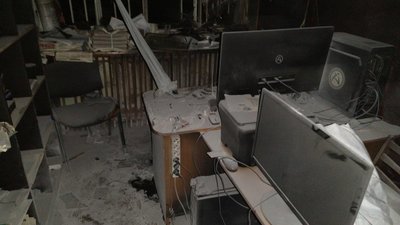 В редакцію видання «Альтернатива.орг» невідомі кинули «коктейль Молотова», - НСЖУ (ФОТО)