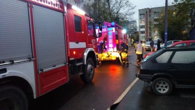 У Львові гасили масштабну пожежу у підвалі житлової багатоповерхівки (ФОТО)