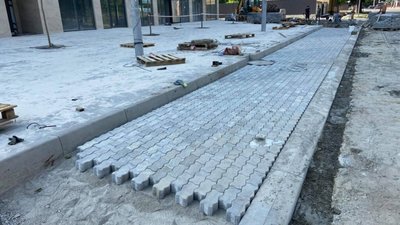 У Львові забудовник перетворив газон на паркомісця (ФОТО)