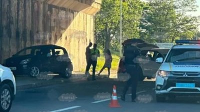 У Львові під мостом не розминулись два автомобілі (ФОТО)